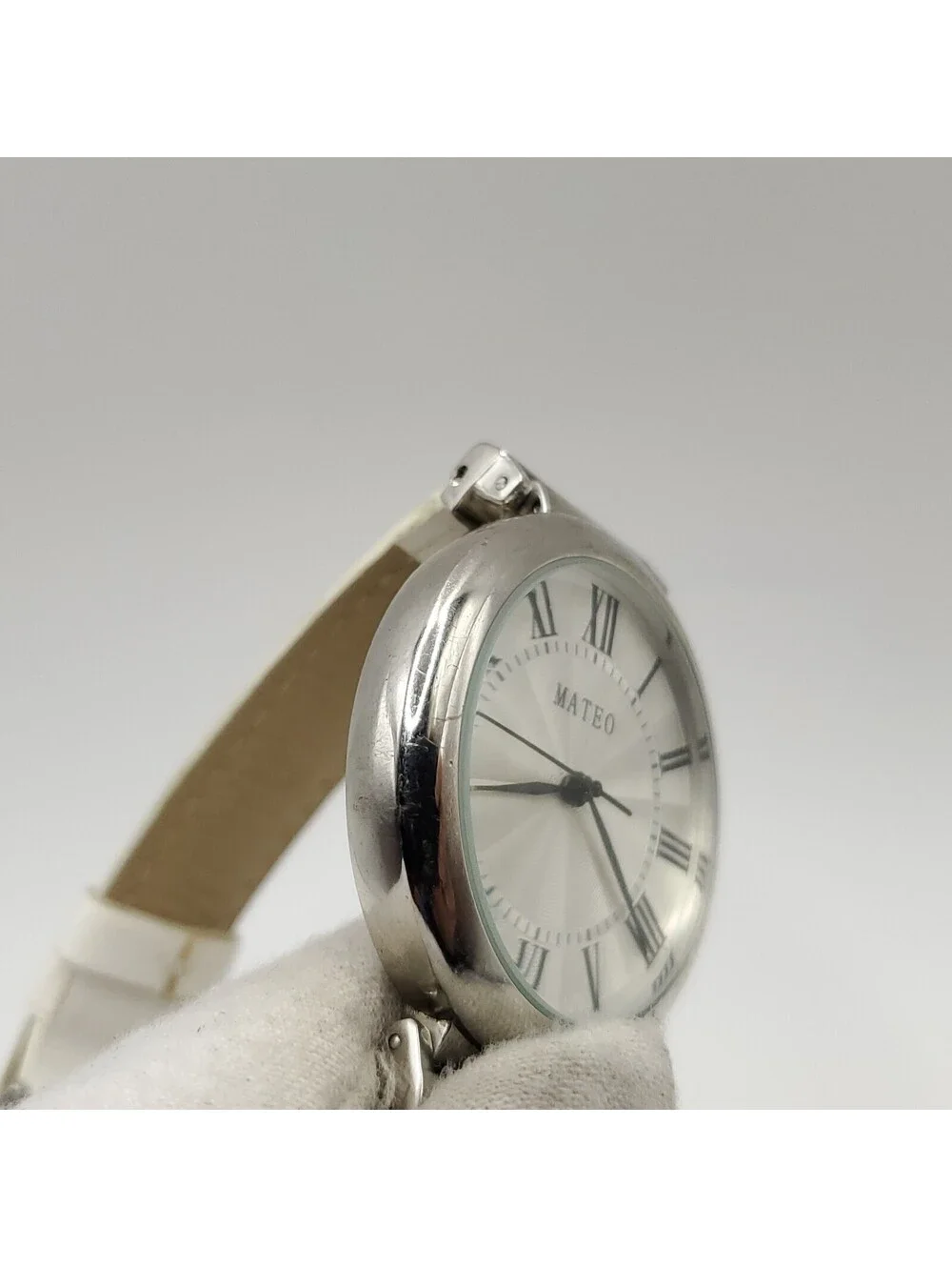 Mateo Silver Tone 38mm Quartz Women Watch New Battery White Leather Band